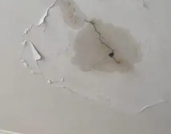 察哈尔右翼前阳台漏水维修公司分享下屋面防水工程质量问题原因分析